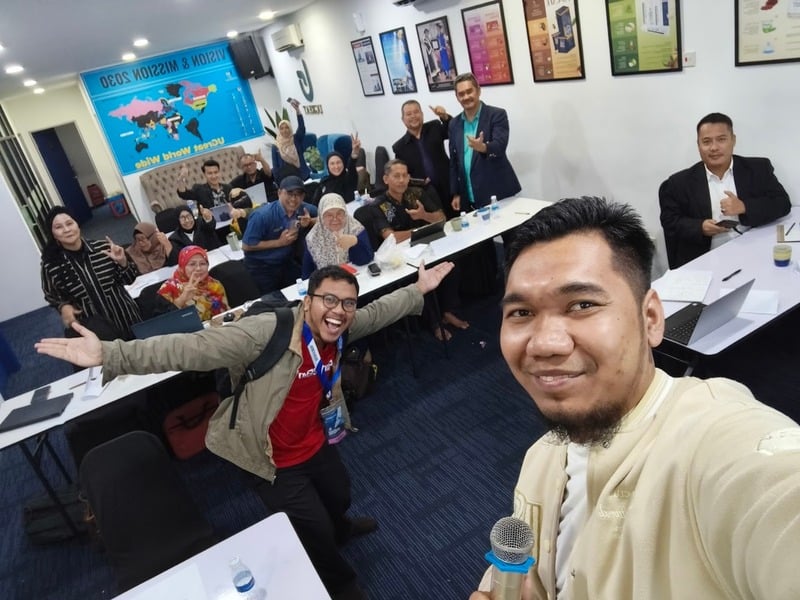 Participants at a group mentoring session